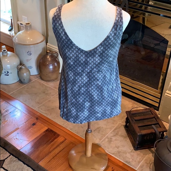 Daisy Fuentes Gray & Black Print Top Large - Picture 4 of 5